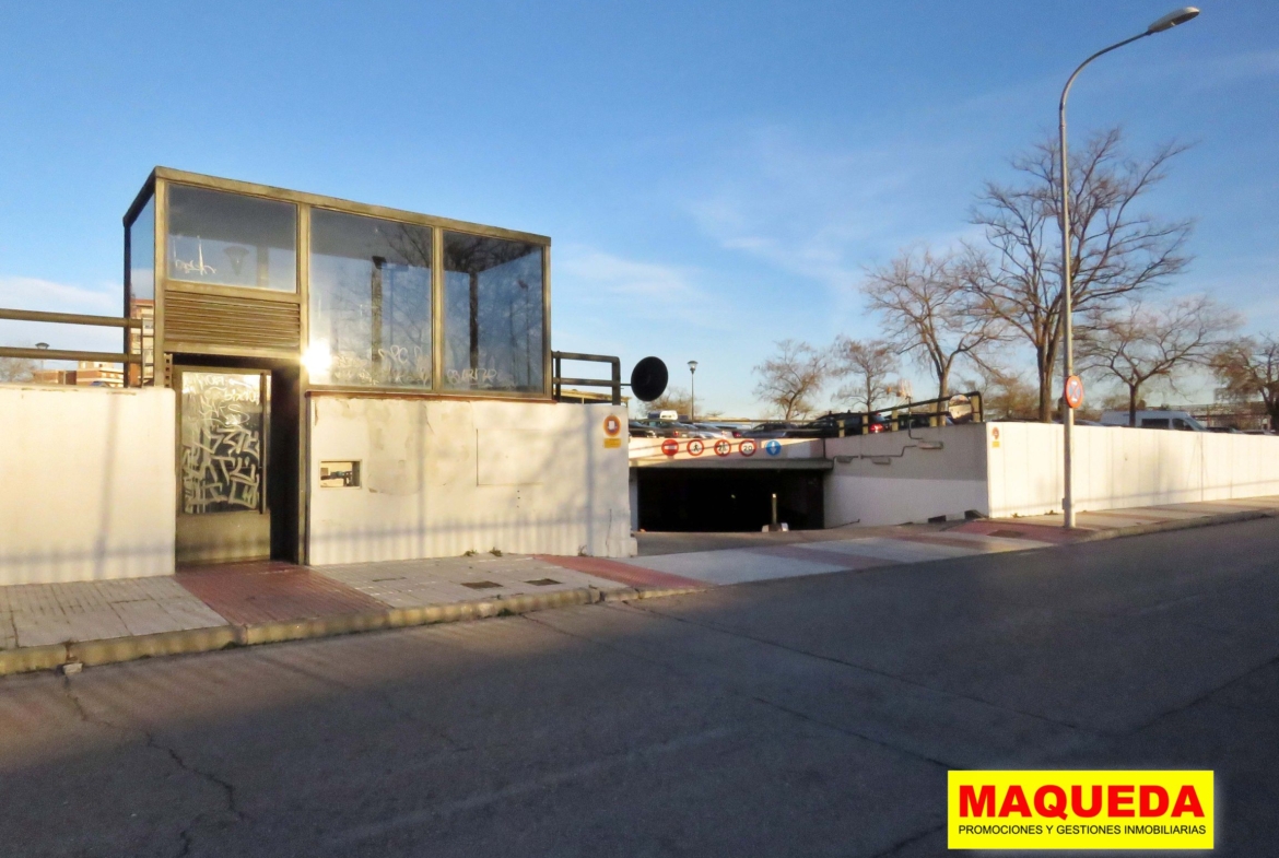 Acceso peatonal y de vehículos a garaje en Recinto Ferial de Alcorcón