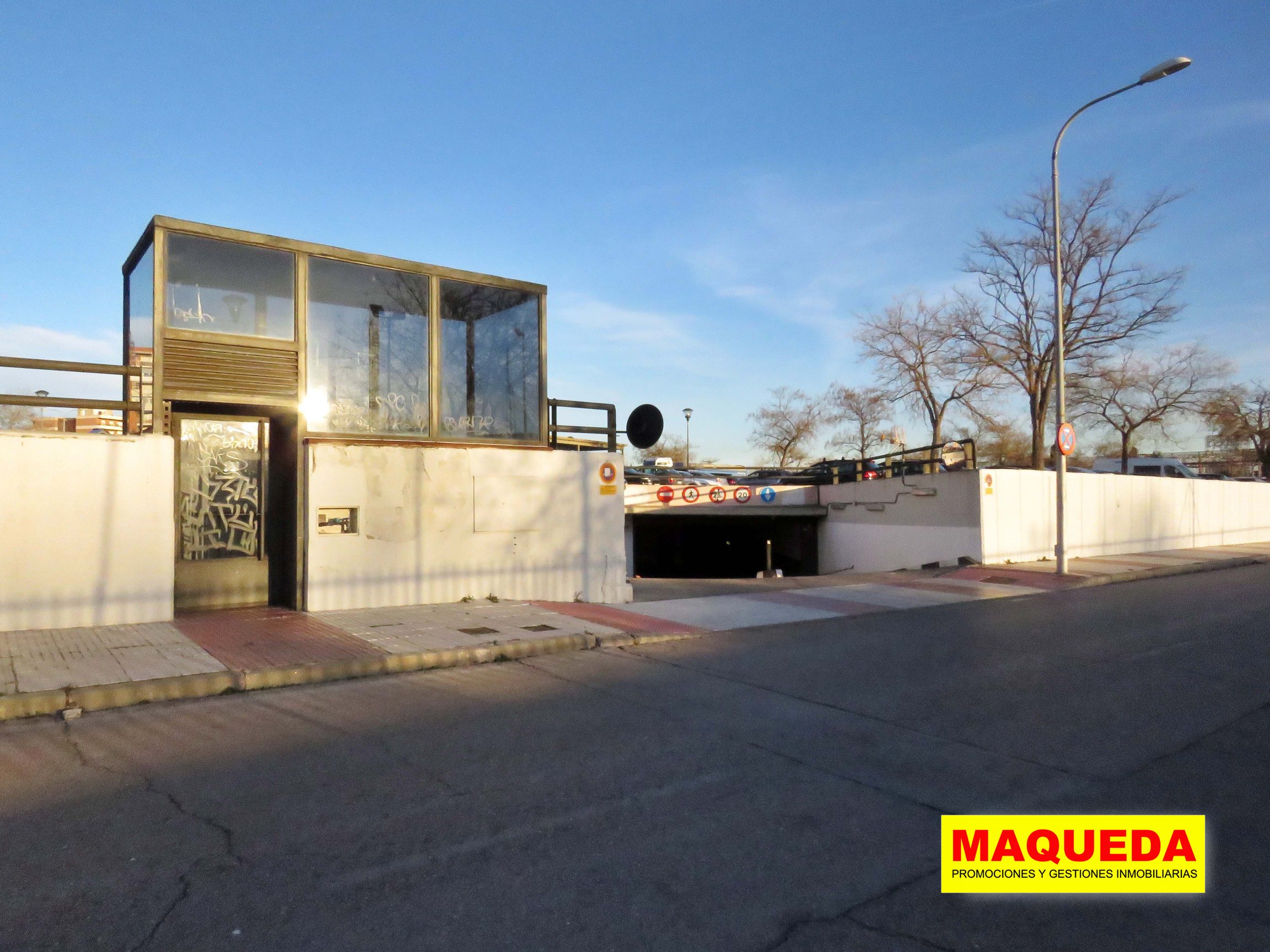 Acceso peatonal y de vehículos a garaje en Recinto Ferial de Alcorcón