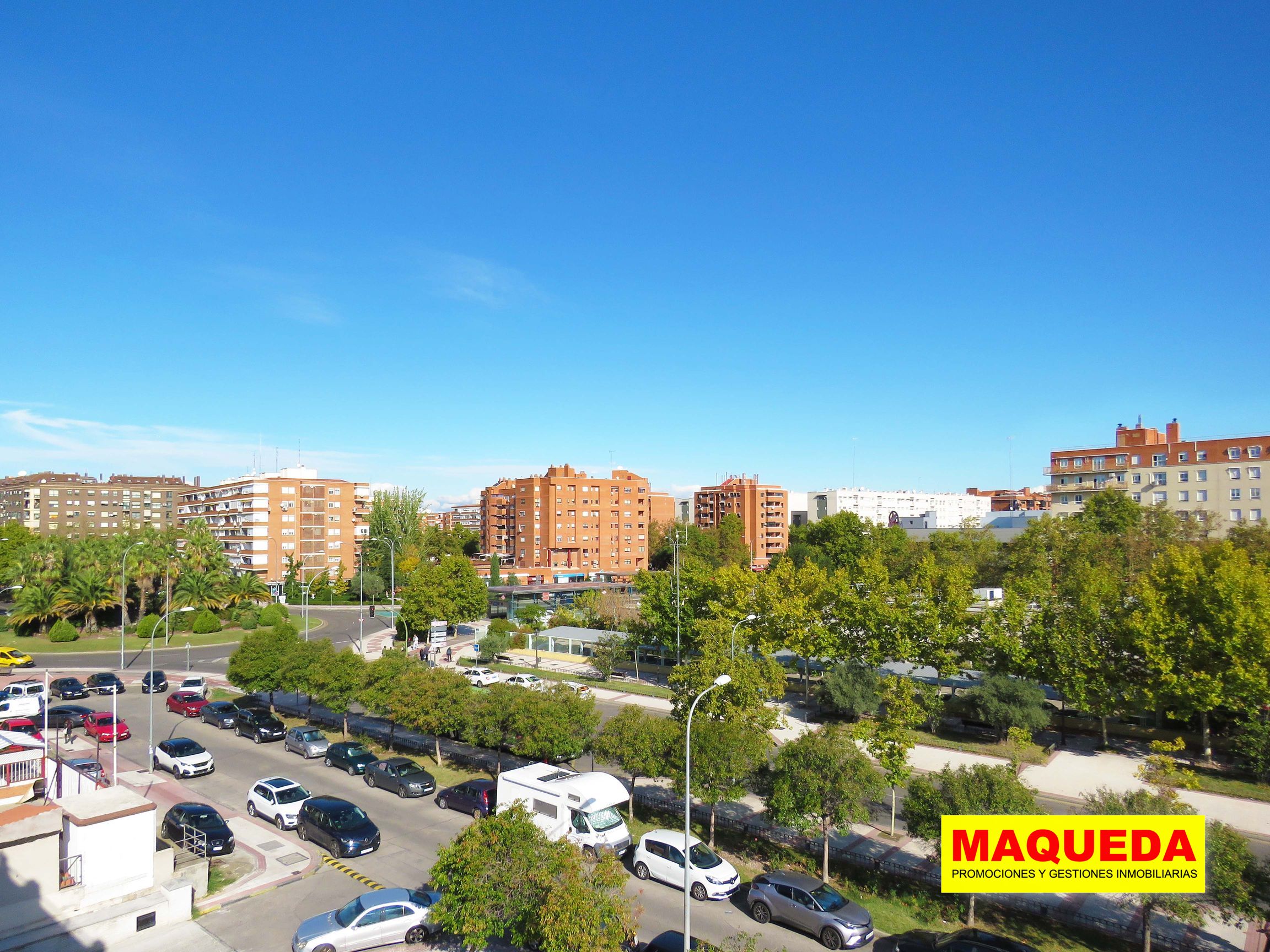 Vistas a la avenida de Leganés esquina a avenida de La Libertad con estación de Metro de Puerta del Sur