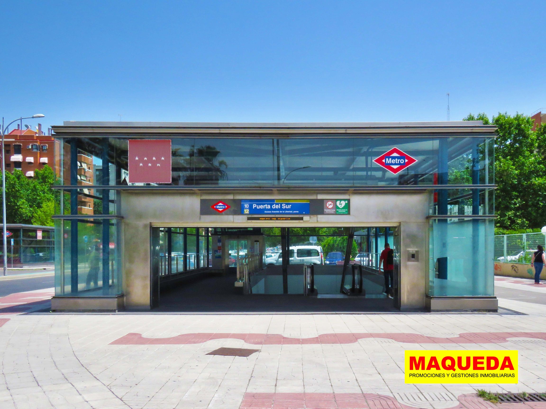 Puerta de acceso a la estación de Metro Puerta del Sur