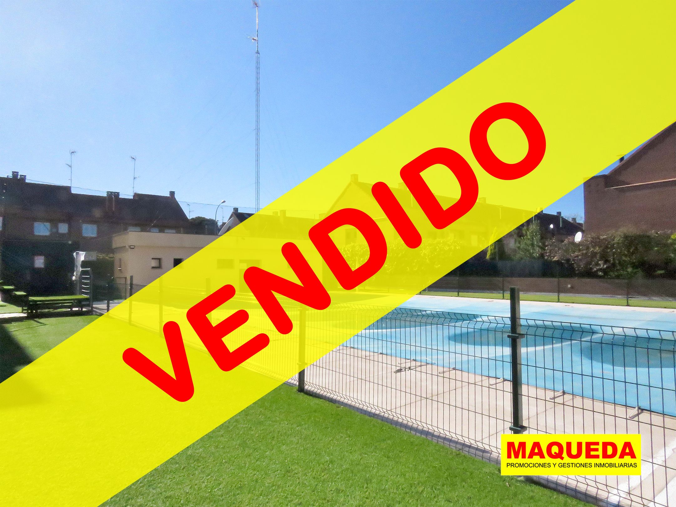 Zonas comunes del chalet en Prado Santo Domingo con etiqueta de VENDIDO