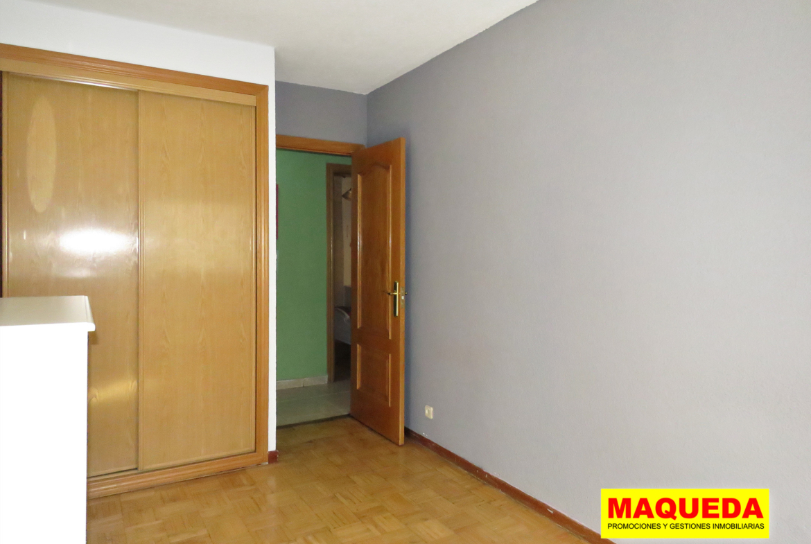 Dormitorio principal con armario empotrado