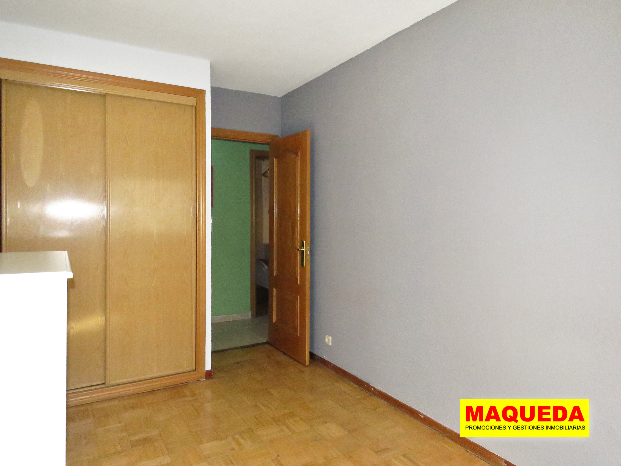 Dormitorio principal con armario empotrado