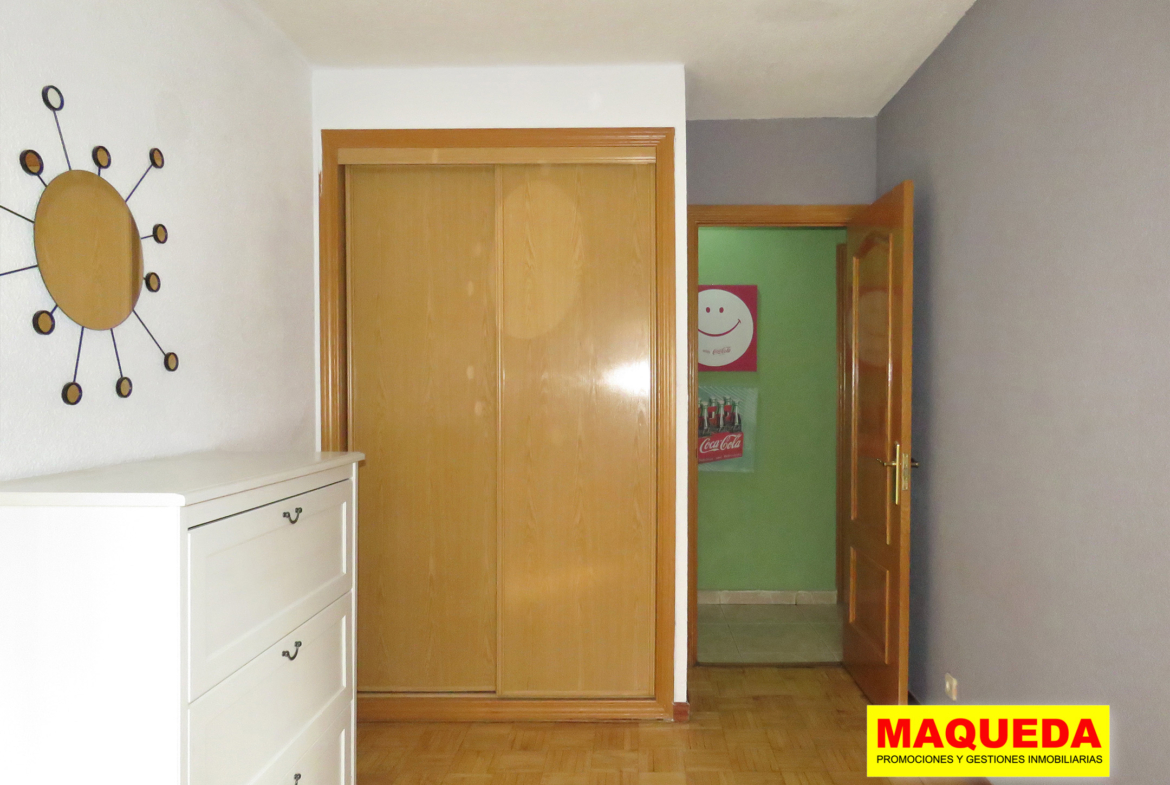 Dormitorio principal con armario empotrado