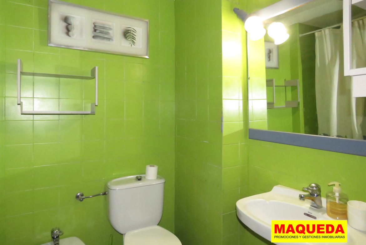 Cuarto de baño completo y con bañera