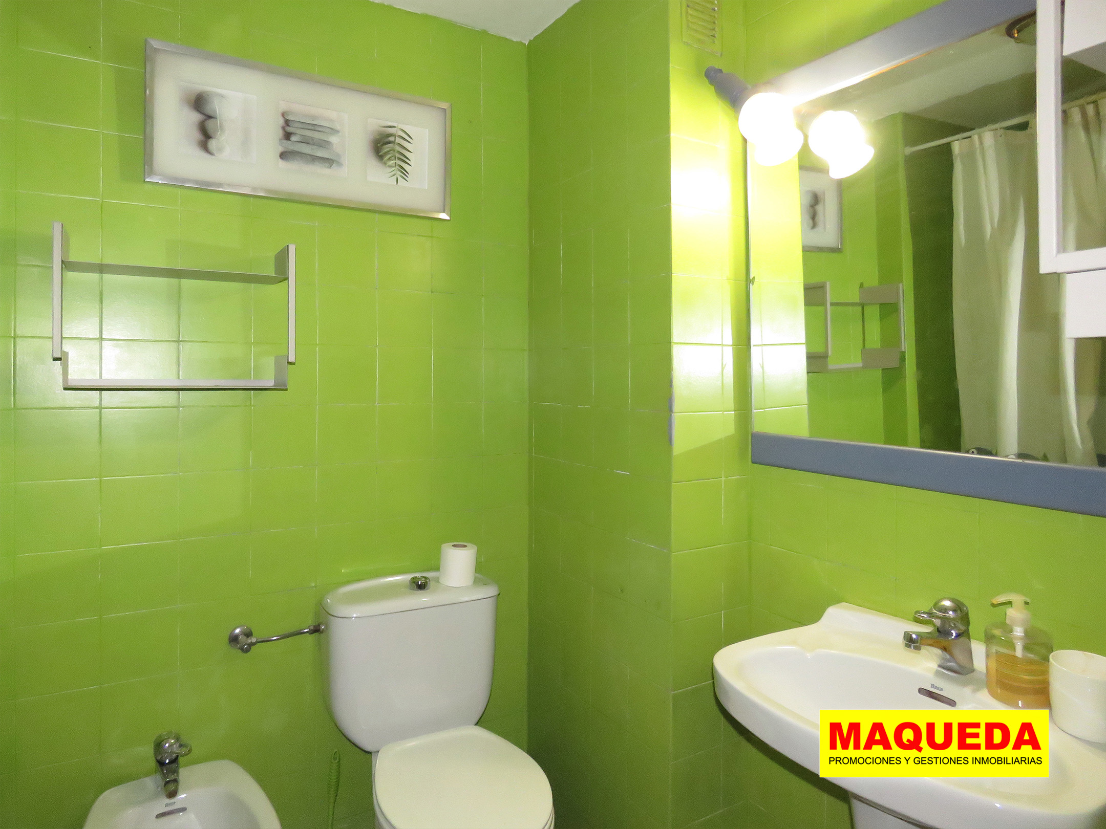 Cuarto de baño completo y con bañera