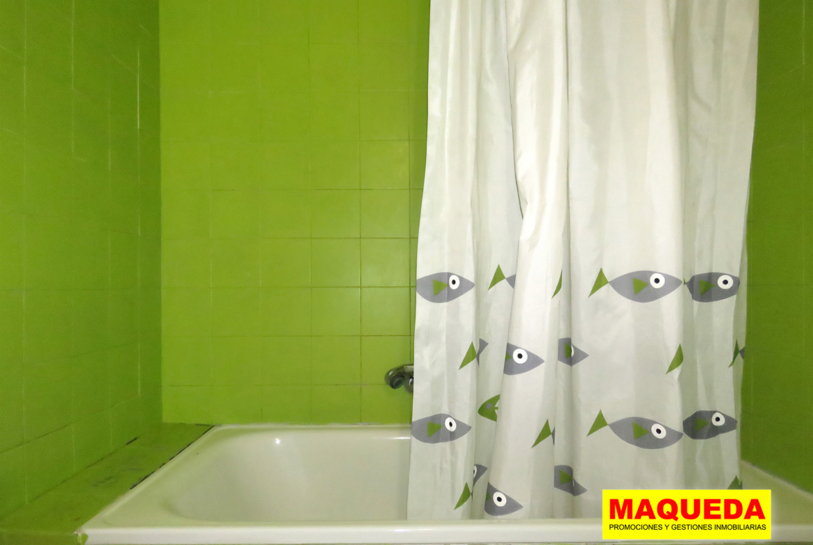 Bañera de uno de los cuartos de baño de la vivienda