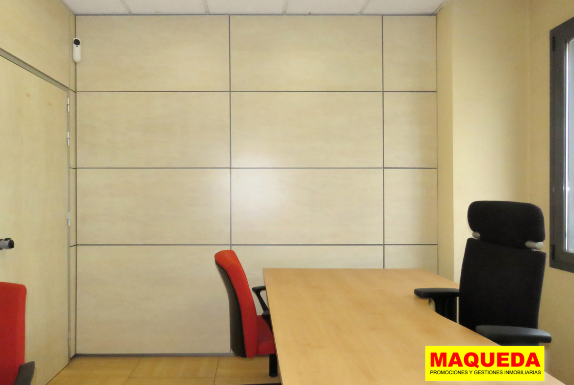 Despacho amueblado en oficina en calle Gamonal de Madrid