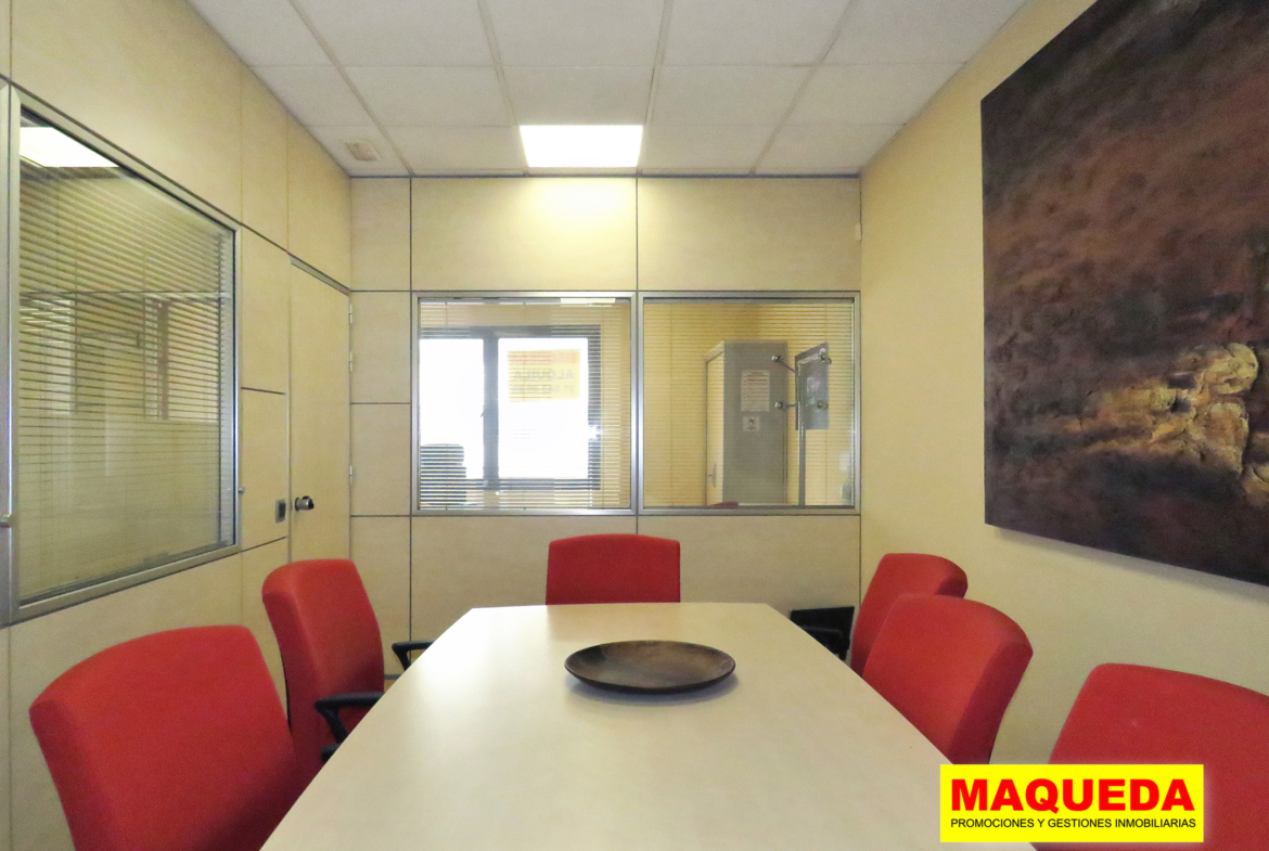 Sala de conferencias o reuniones en oficina en calle Gamonal de Madrid