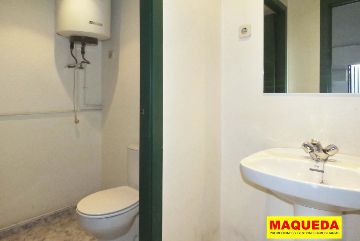 Aseo de la nave en venta en el polígono Urtinsa de Alcorcón