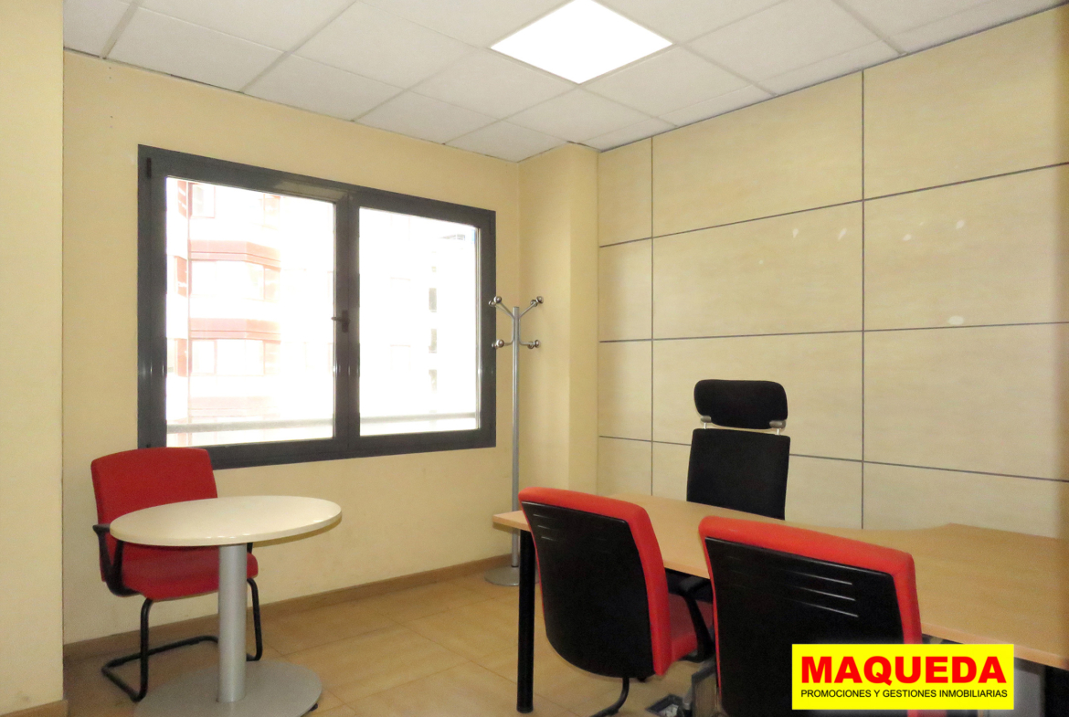 Despacho amueblado en oficina en calle Gamonal de Madrid