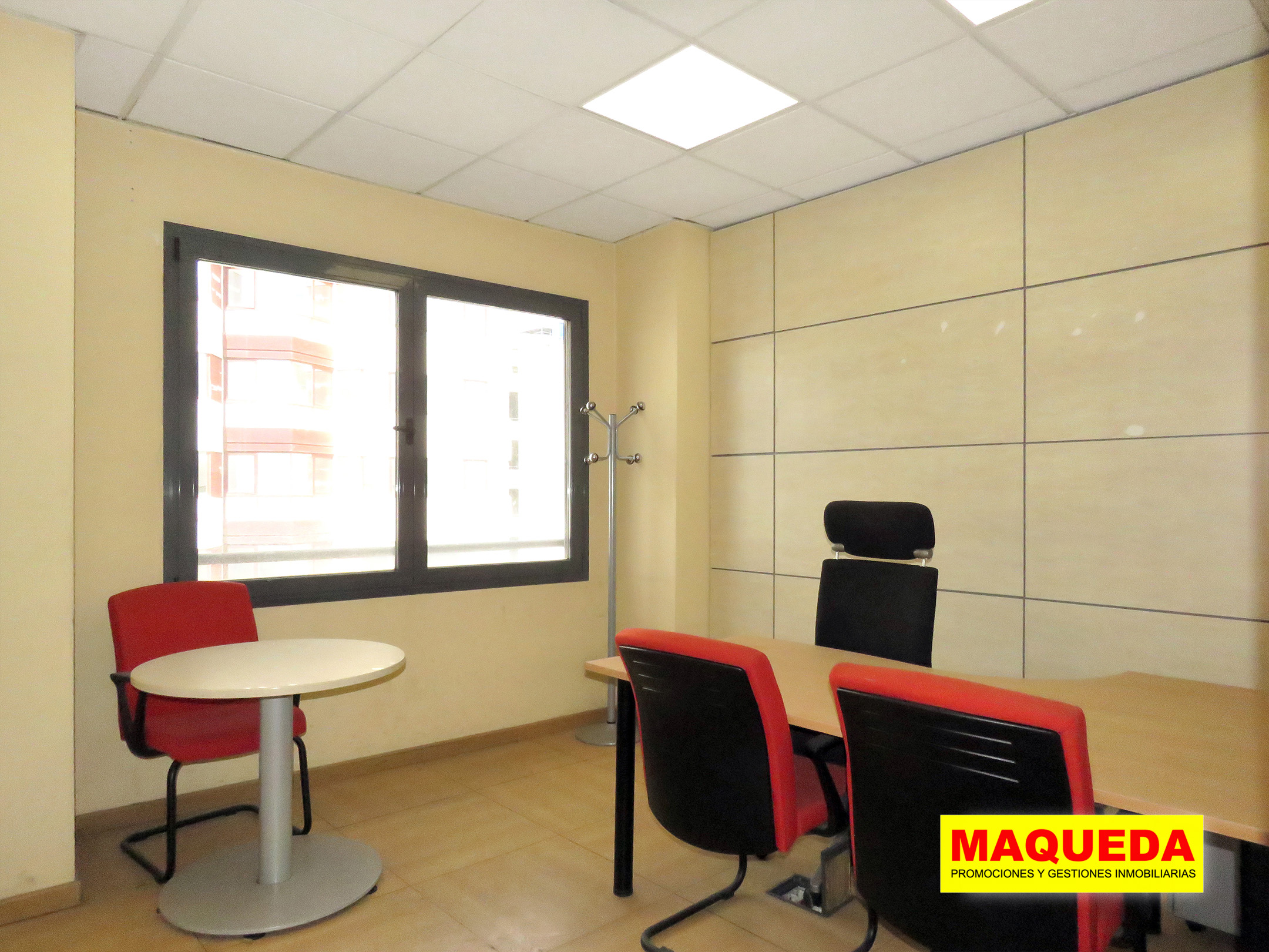 Despacho amueblado en oficina en calle Gamonal de Madrid