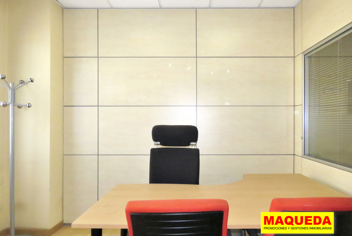 Despacho amueblado en oficina en calle Gamonal de Madrid