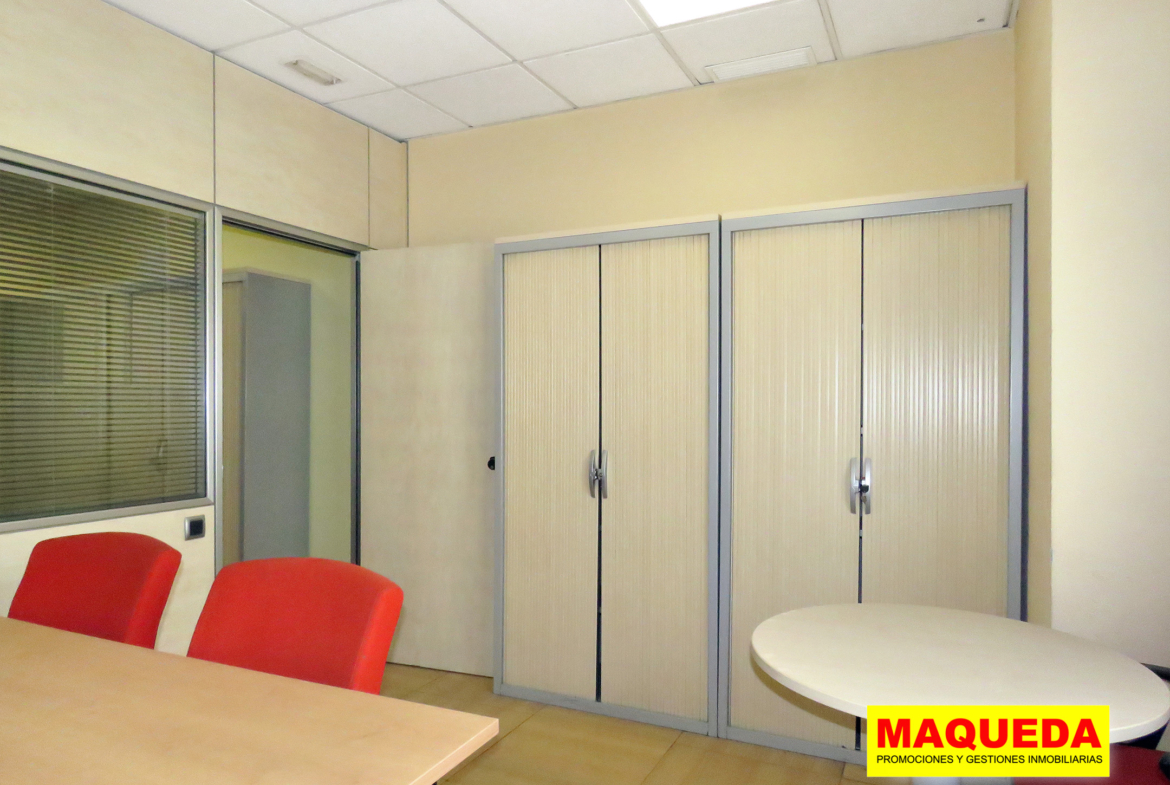 Despacho amueblado en oficina en calle Gamonal de Madrid
