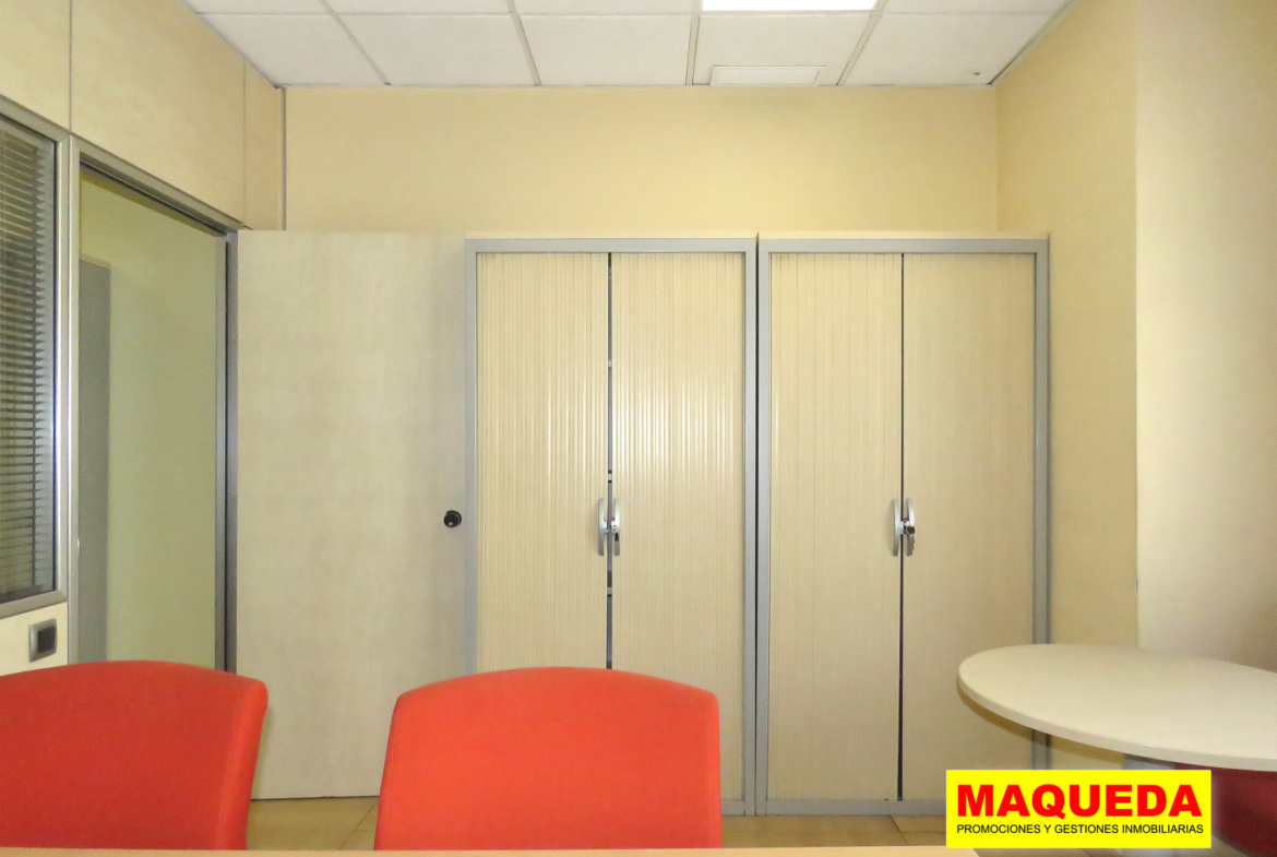 Despacho amueblado en oficina en calle Gamonal de Madrid
