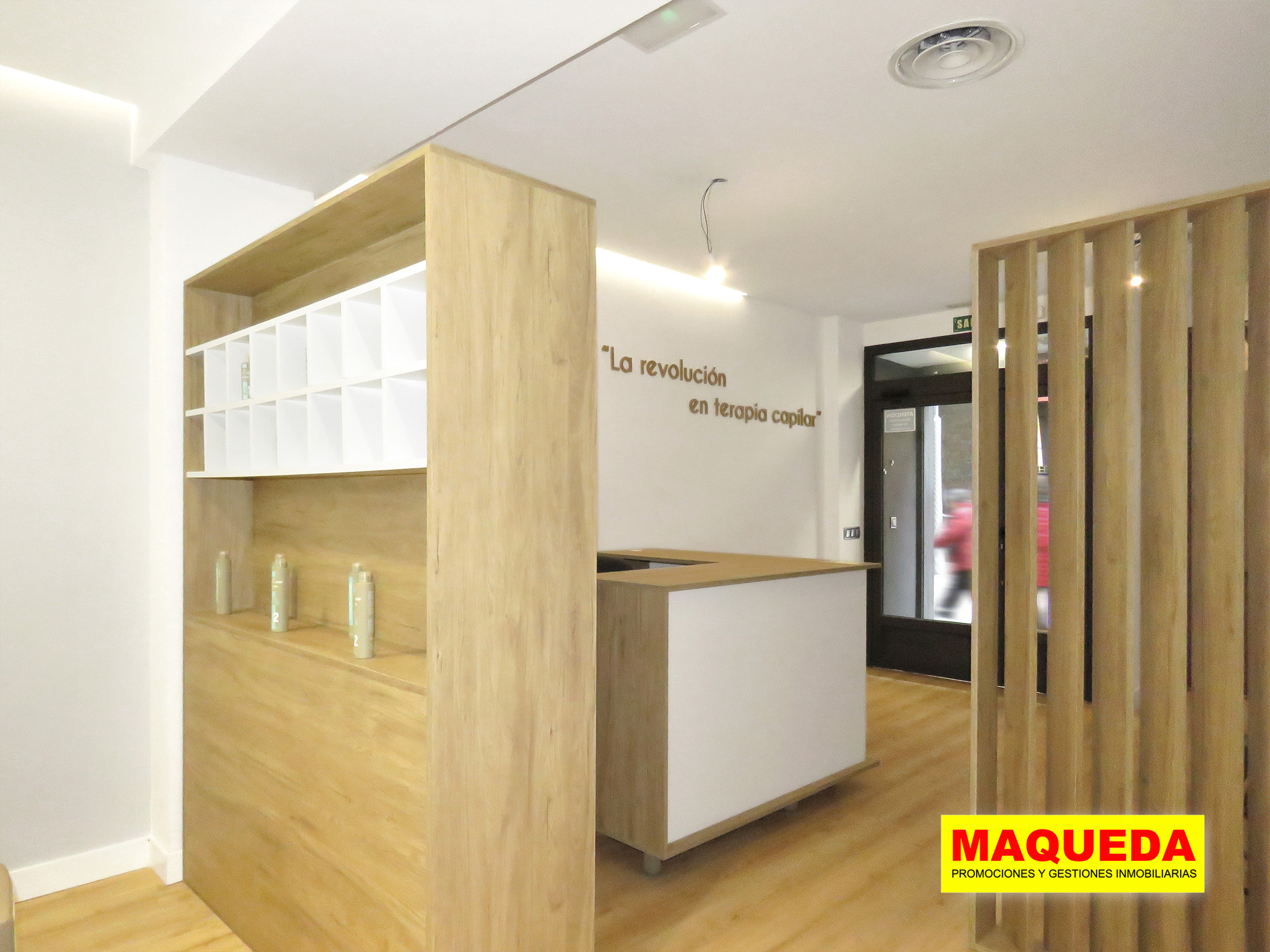 Entrada y recepción del local comercial en el centro de Alcorcón