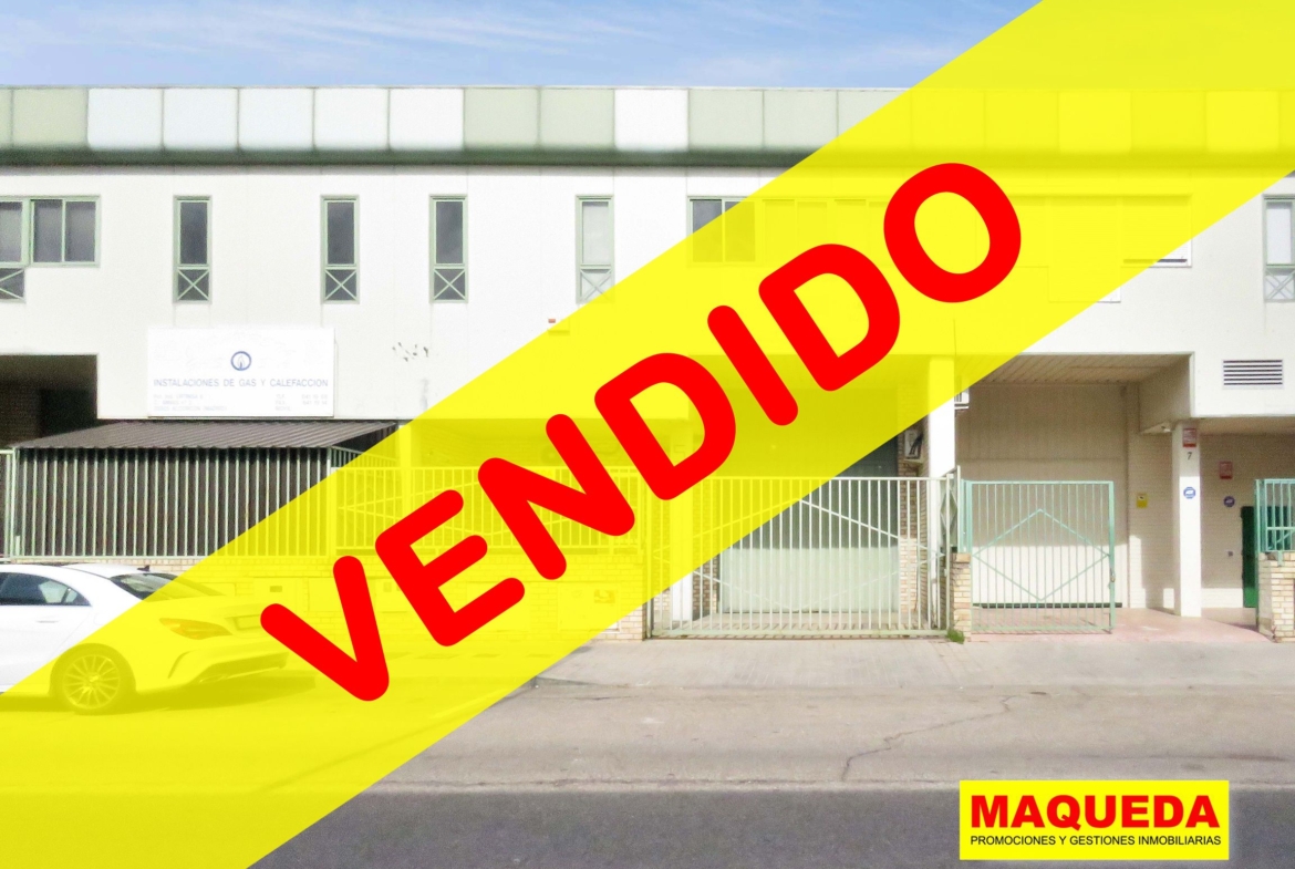 Fachada de la nave en venta en Polígono Urtinsa de Alcorcón con etiqueta de VENDIDO