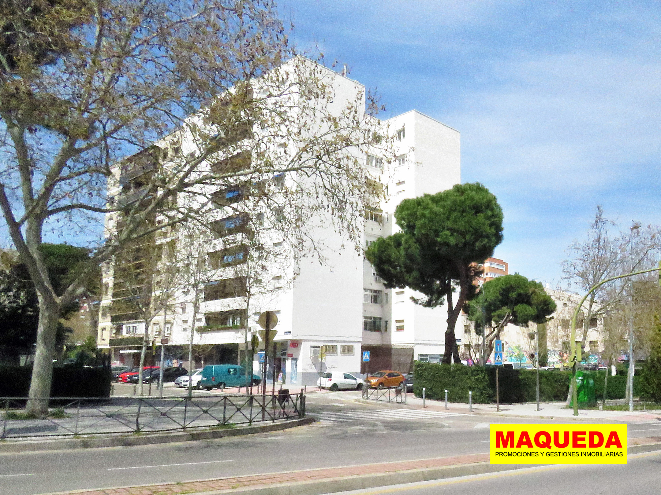 Fachada de edificio desde avenida Alcalde José Aranda en Alcorcón