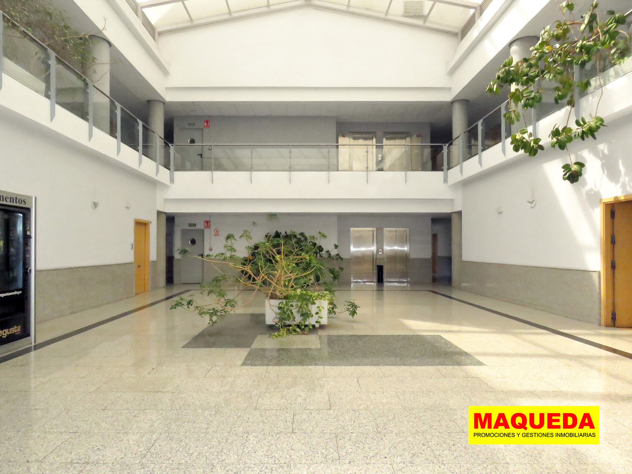 Zonas comunes del centro empresarial SURESTE en calle Gamonal de Madrid