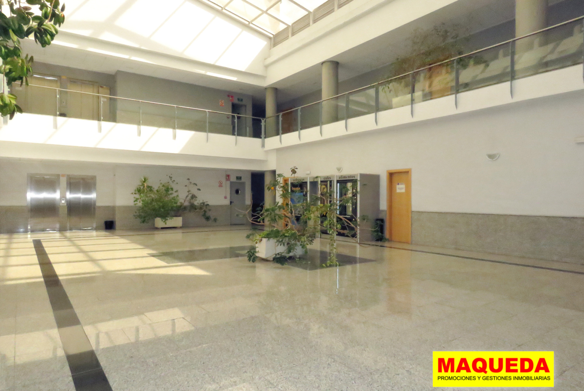 Zonas comunes del centro empresarial SURESTE en calle Gamonal de Madrid