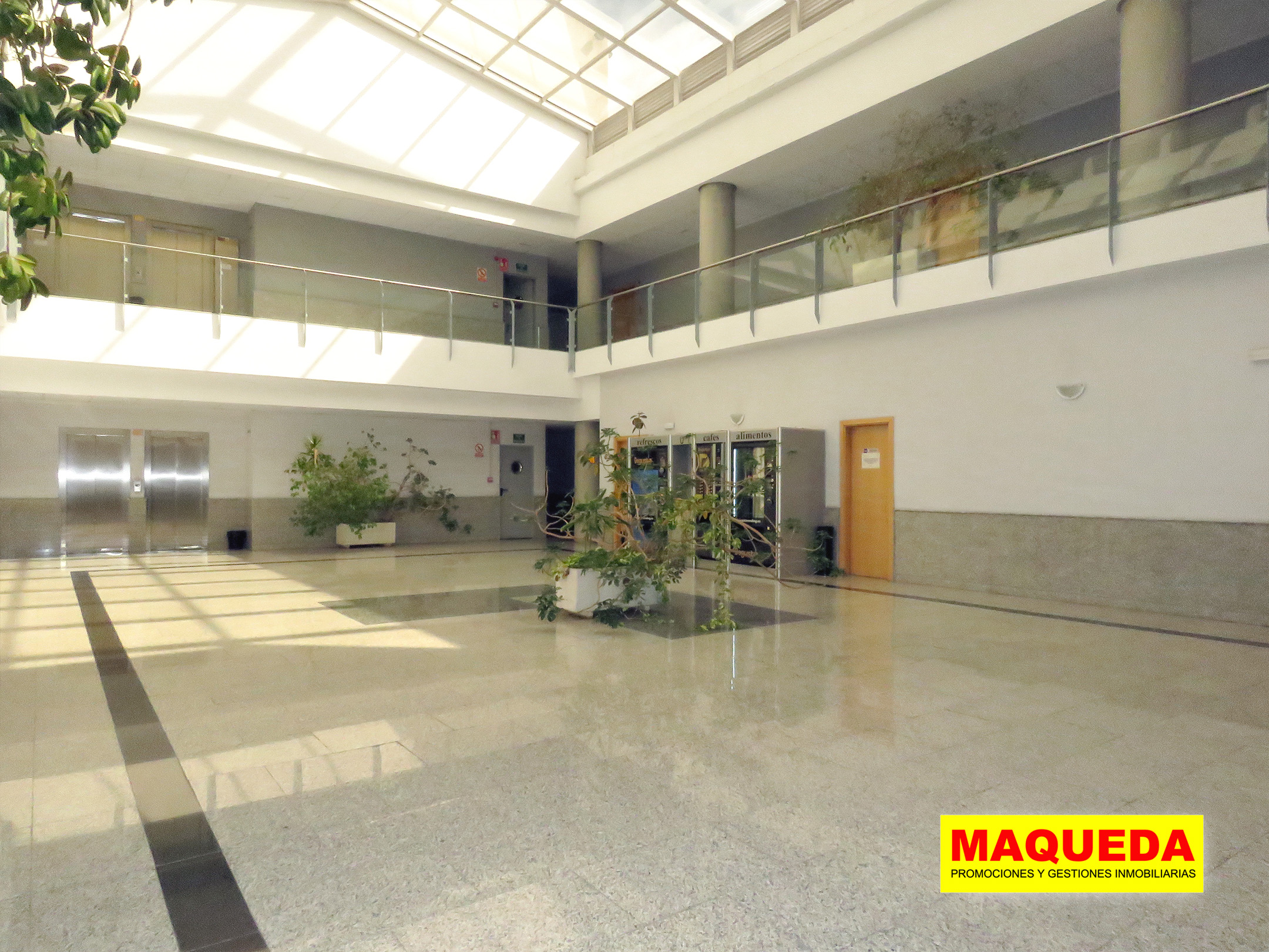Zonas comunes del centro empresarial SURESTE en calle Gamonal de Madrid