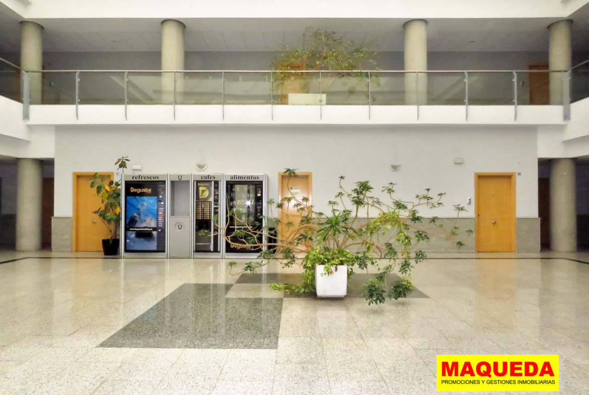 Zonas comunes del centro empresarial SURESTE en calle Gamonal de Madrid