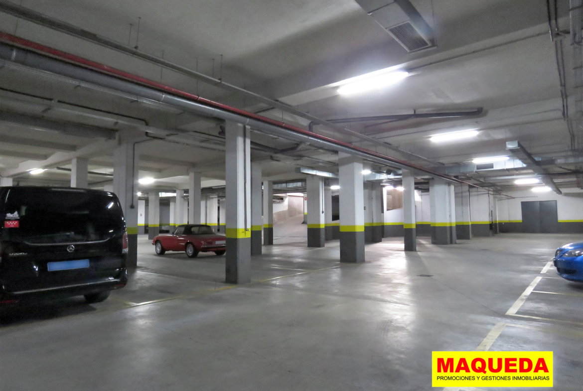 Garaje del centro empresarial SURESTE en calle Gamonal de Madrid