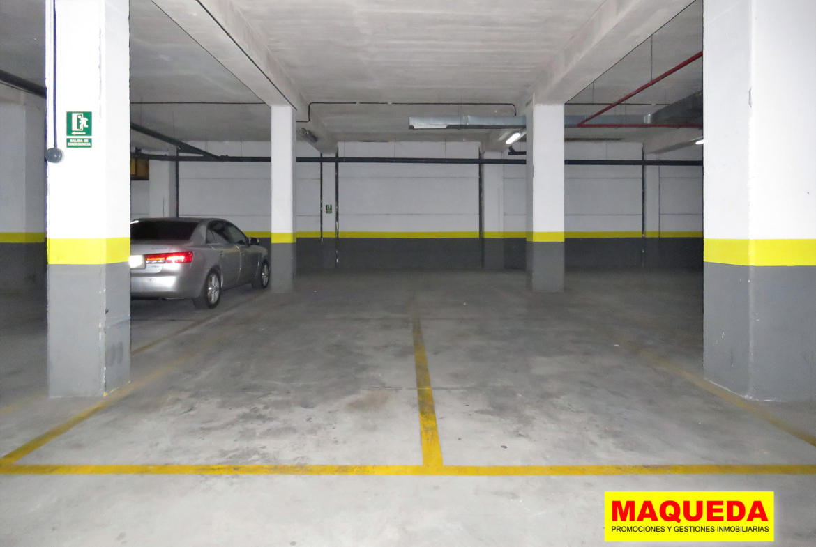 Garaje del centro empresarial SURESTE en calle Gamonal de Madrid