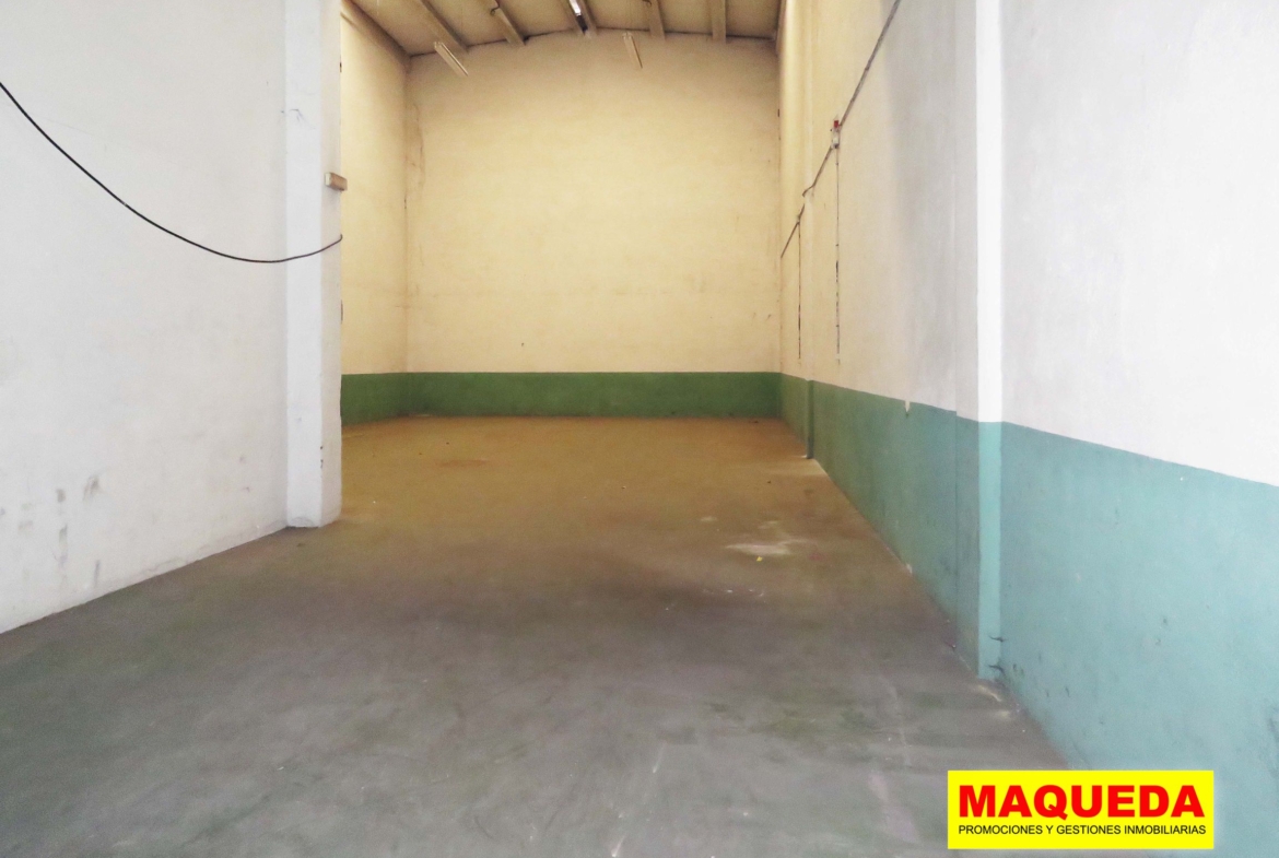 Entrada a la nave en venta en Polígono Urtinsa de Alcorcón