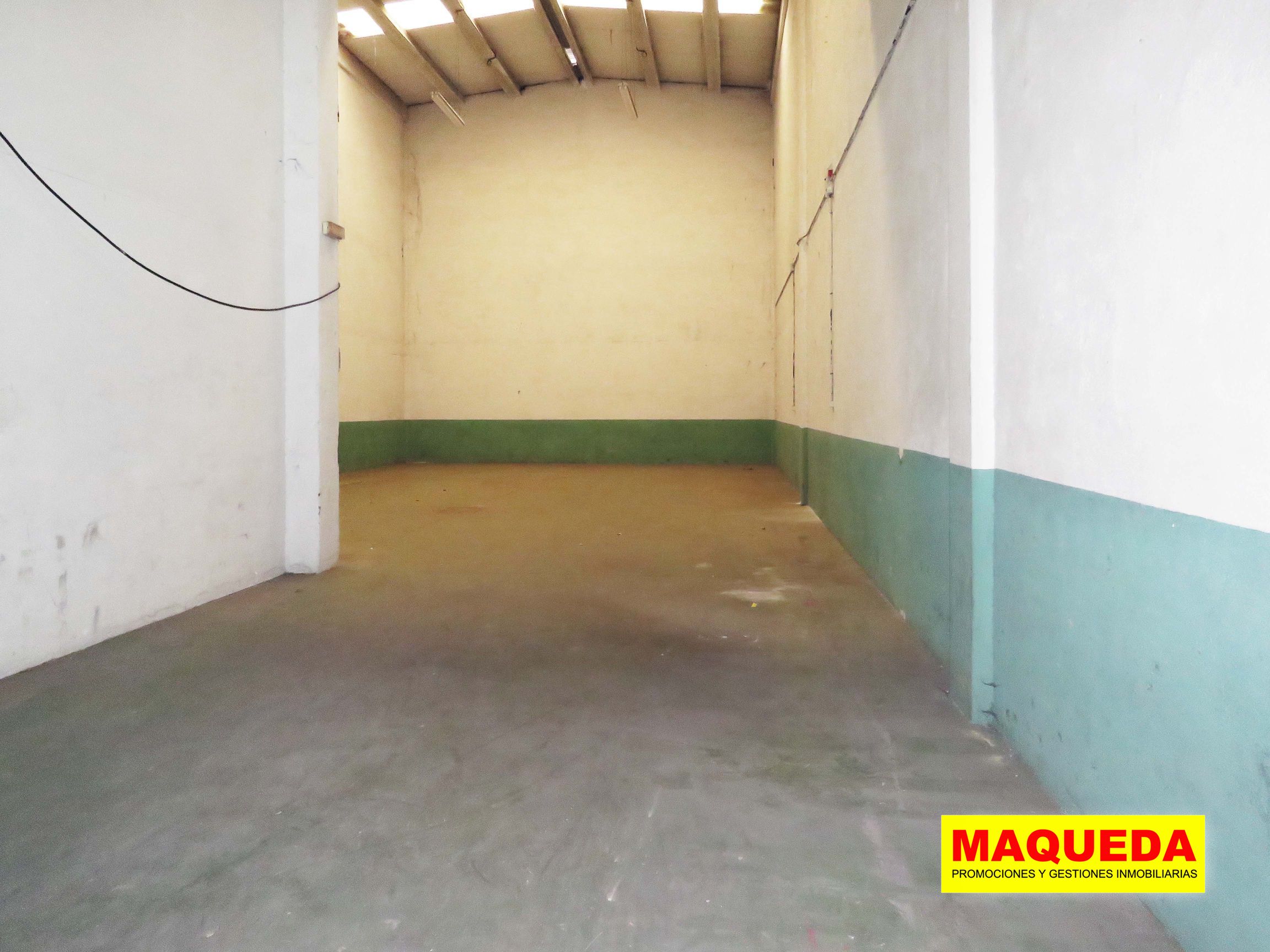 Entrada a la nave en venta en Polígono Urtinsa de Alcorcón