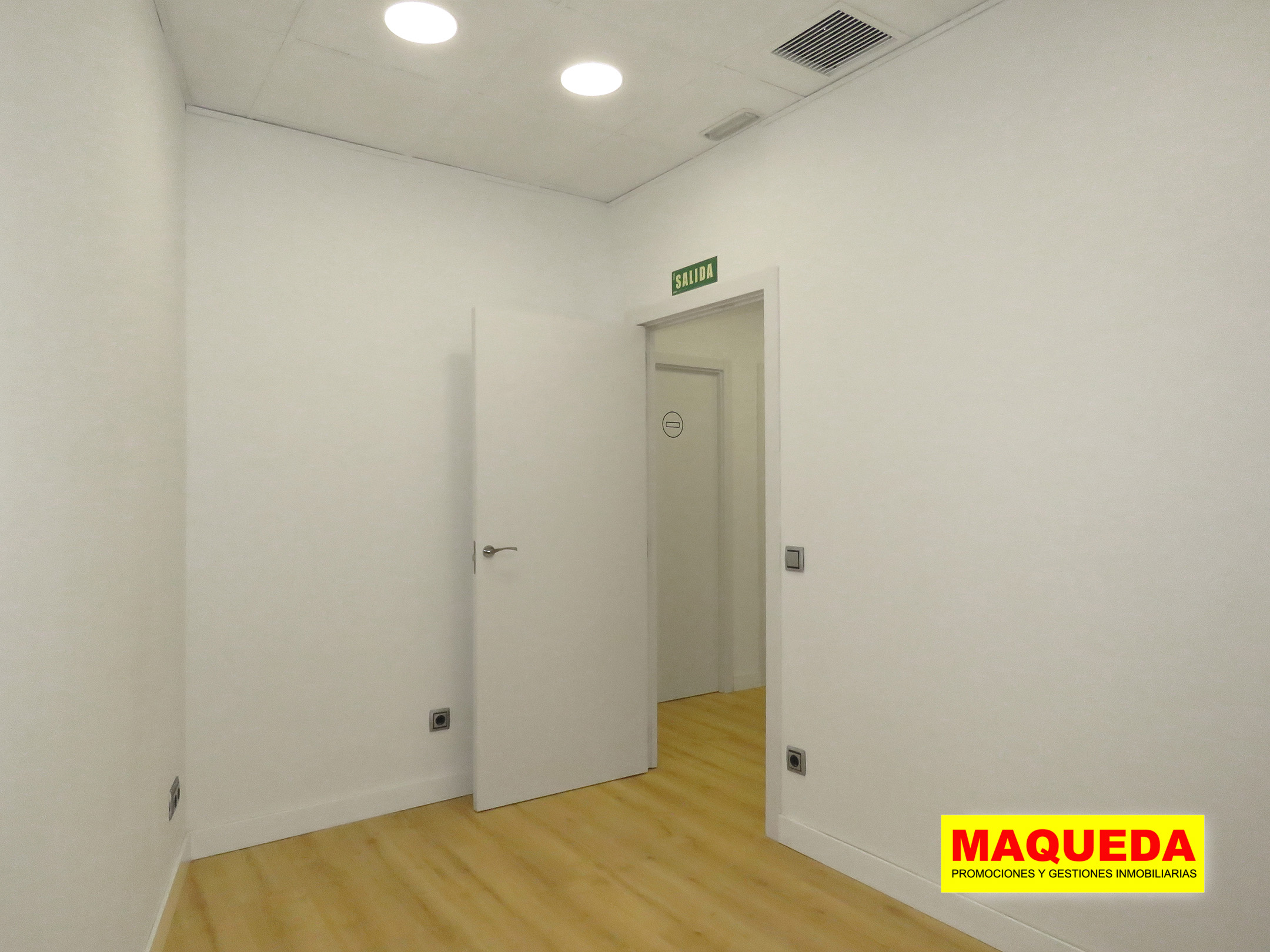 Despacho del local comercial en venta en el centro de Alcorcón