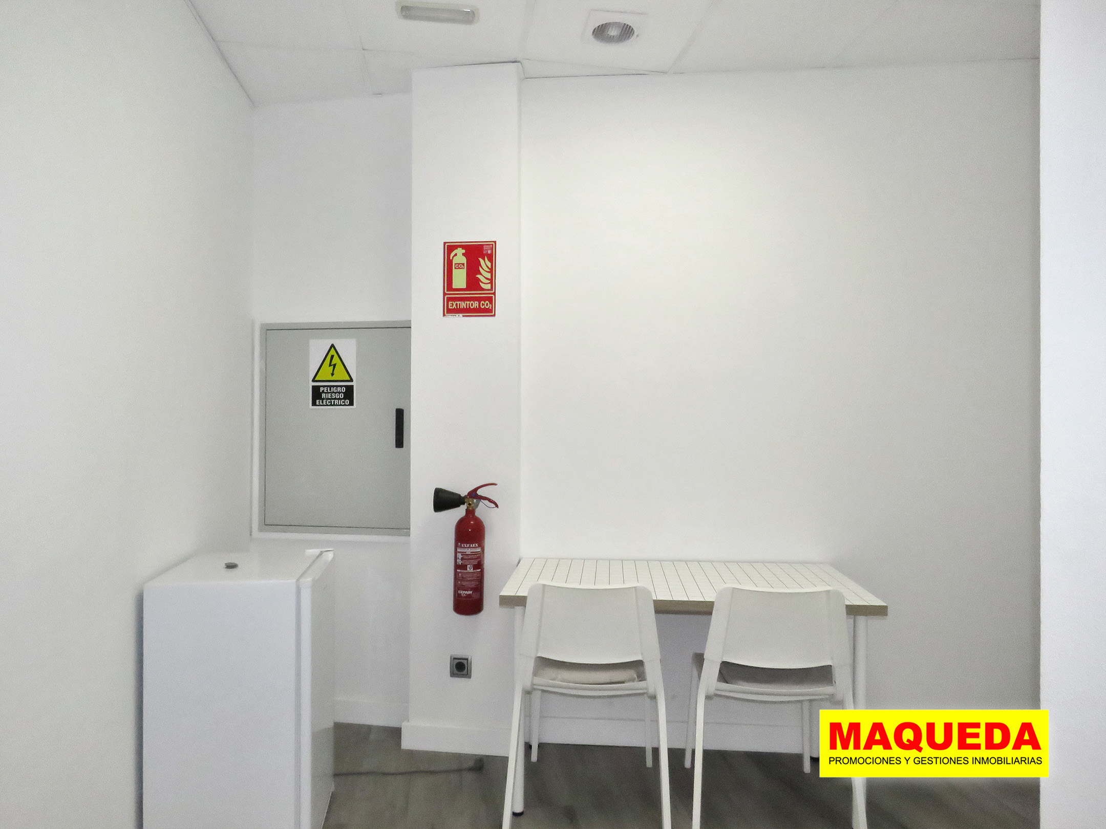 Sala de empleados del local comercial en venta en el centro de Alcorcón