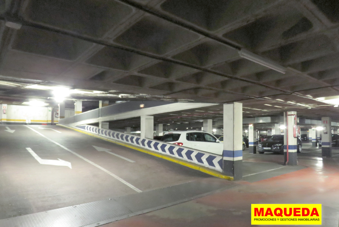 Rampa de subida y bajada en el garaje privado de Alcorcón