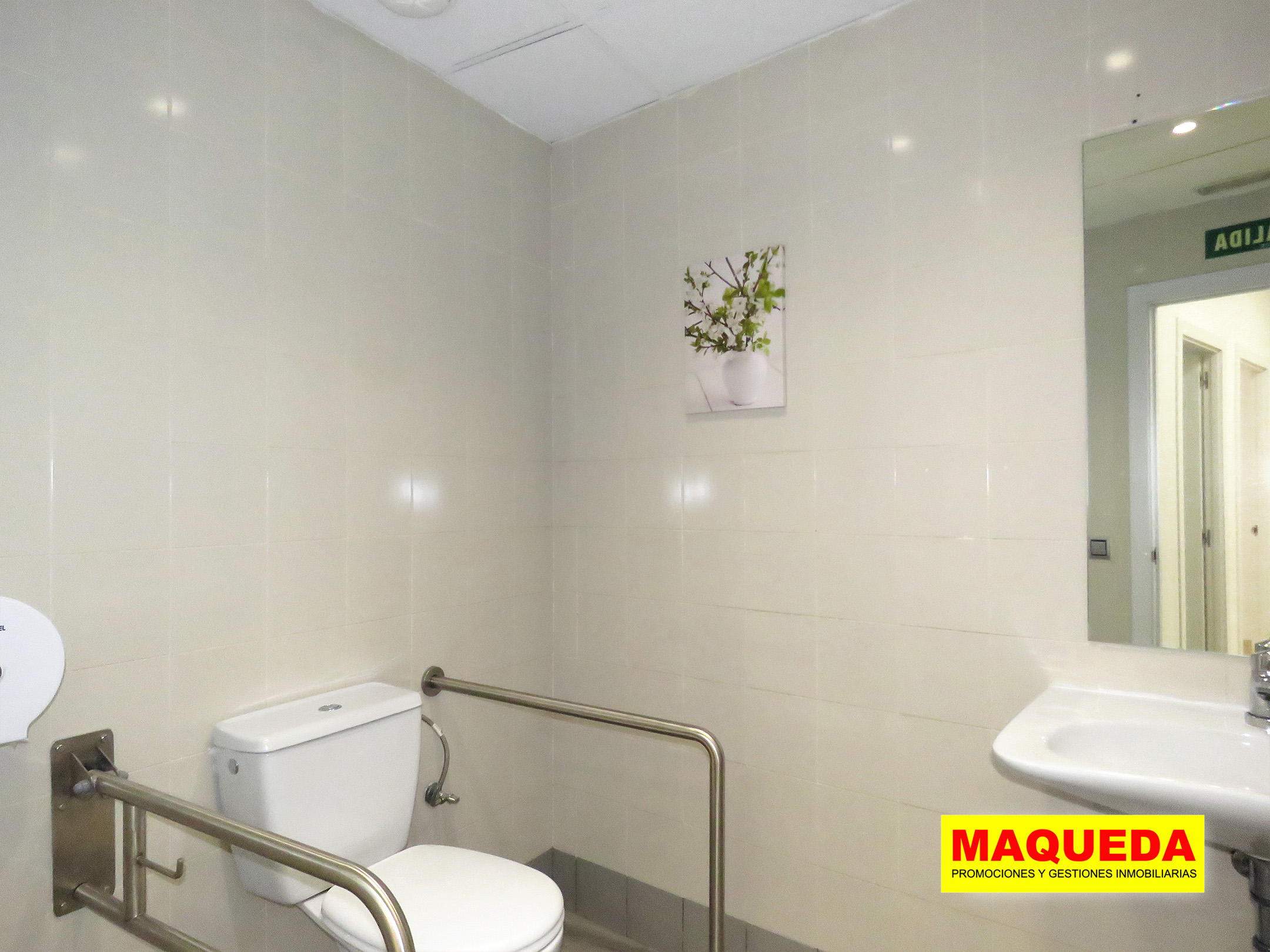 Aseo del local comercial en venta en el centro de Alcorcón