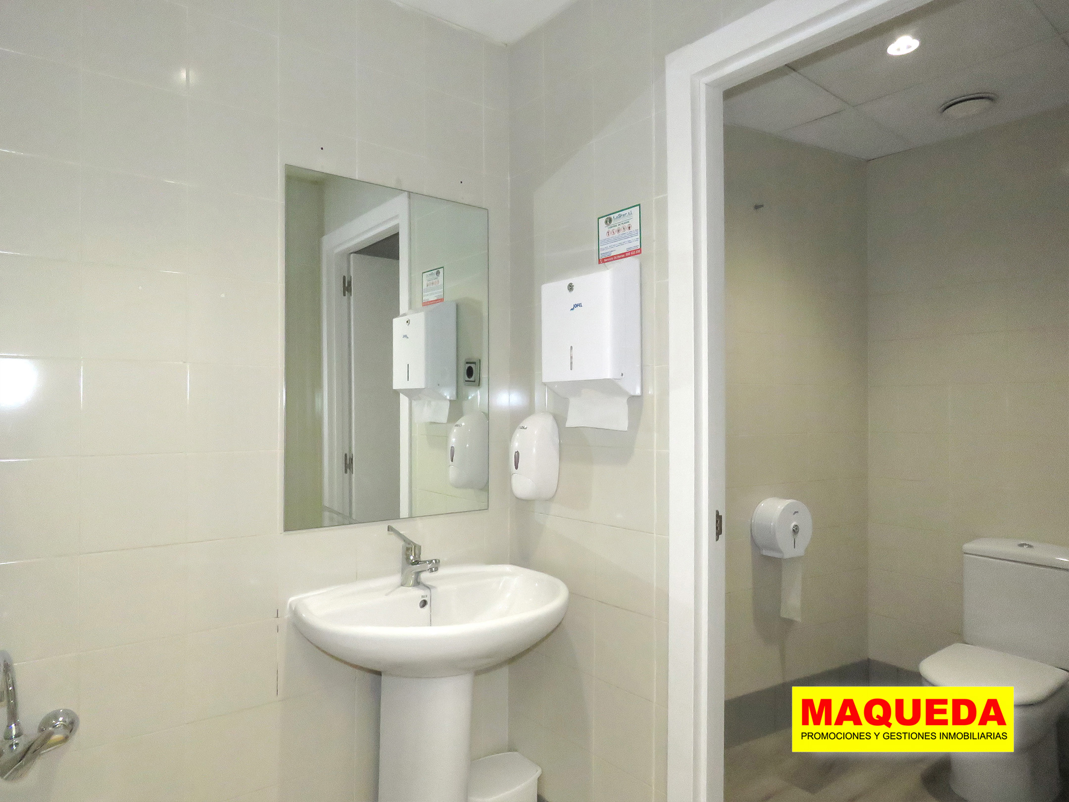 Aseo del local comercial en venta en el centro de Alcorcón