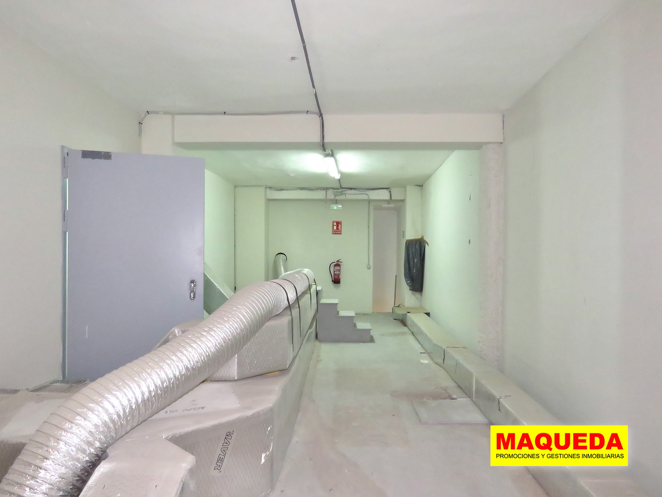 Entreplanta del local con conductos de climatización