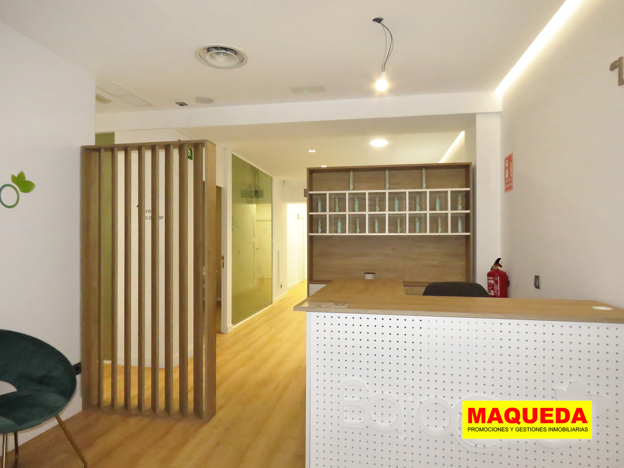 Zona de recepción del local en venta en el centro de Alcorcón