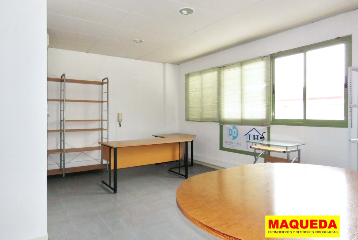Oficina en la entreplanta de la nave en venta en Alcorcón