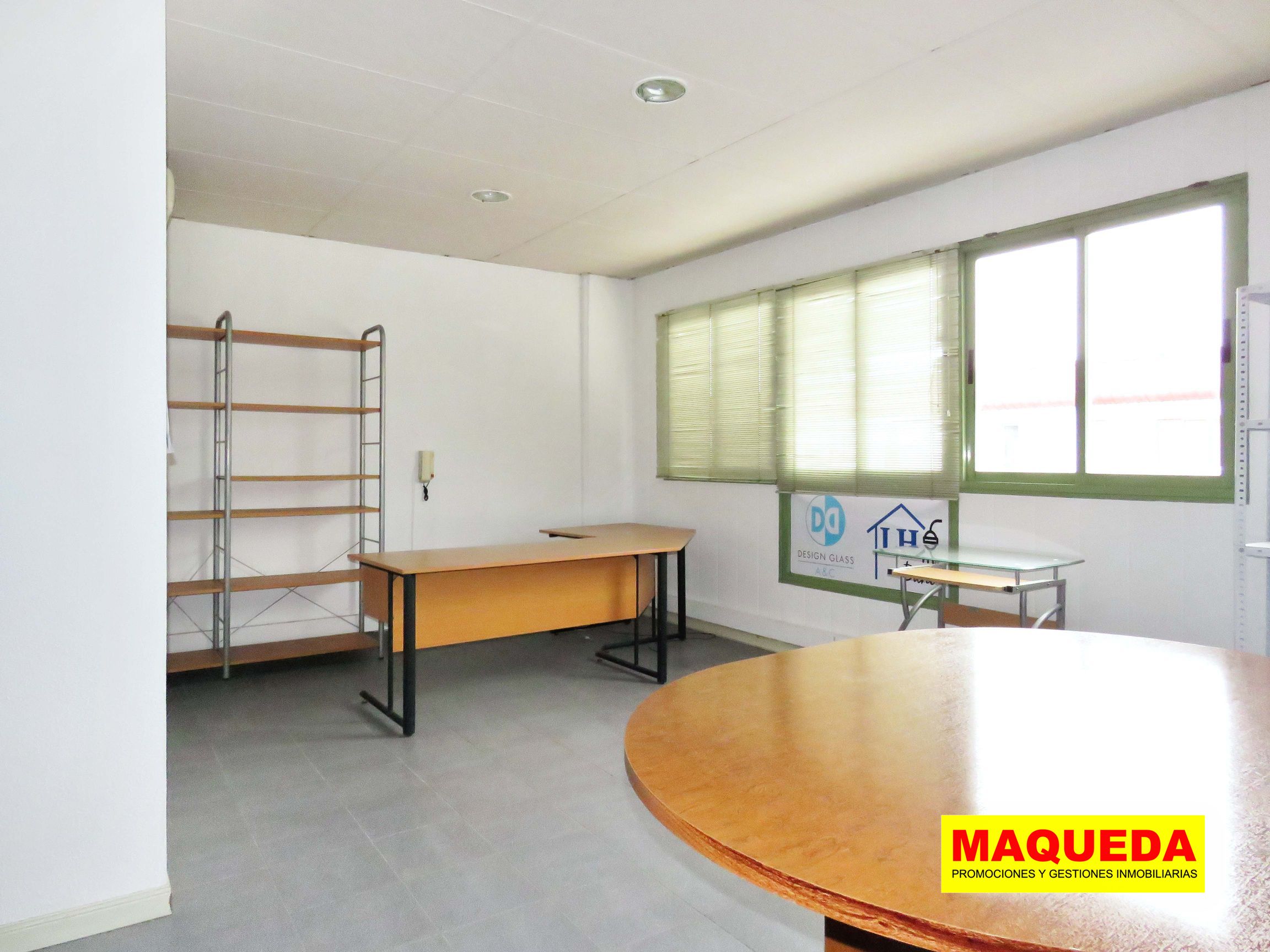 Oficina en la entreplanta de la nave en venta en Alcorcón