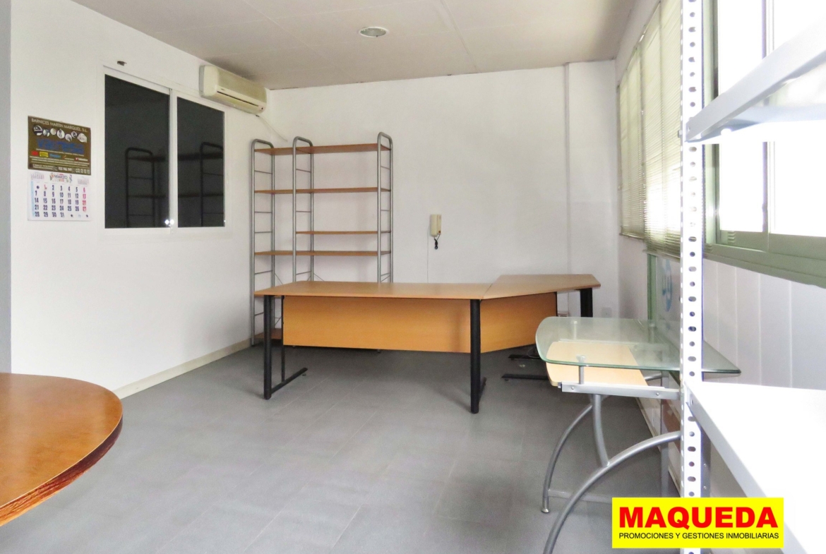 Oficina en la entreplanta de la nave en venta en Alcorcón