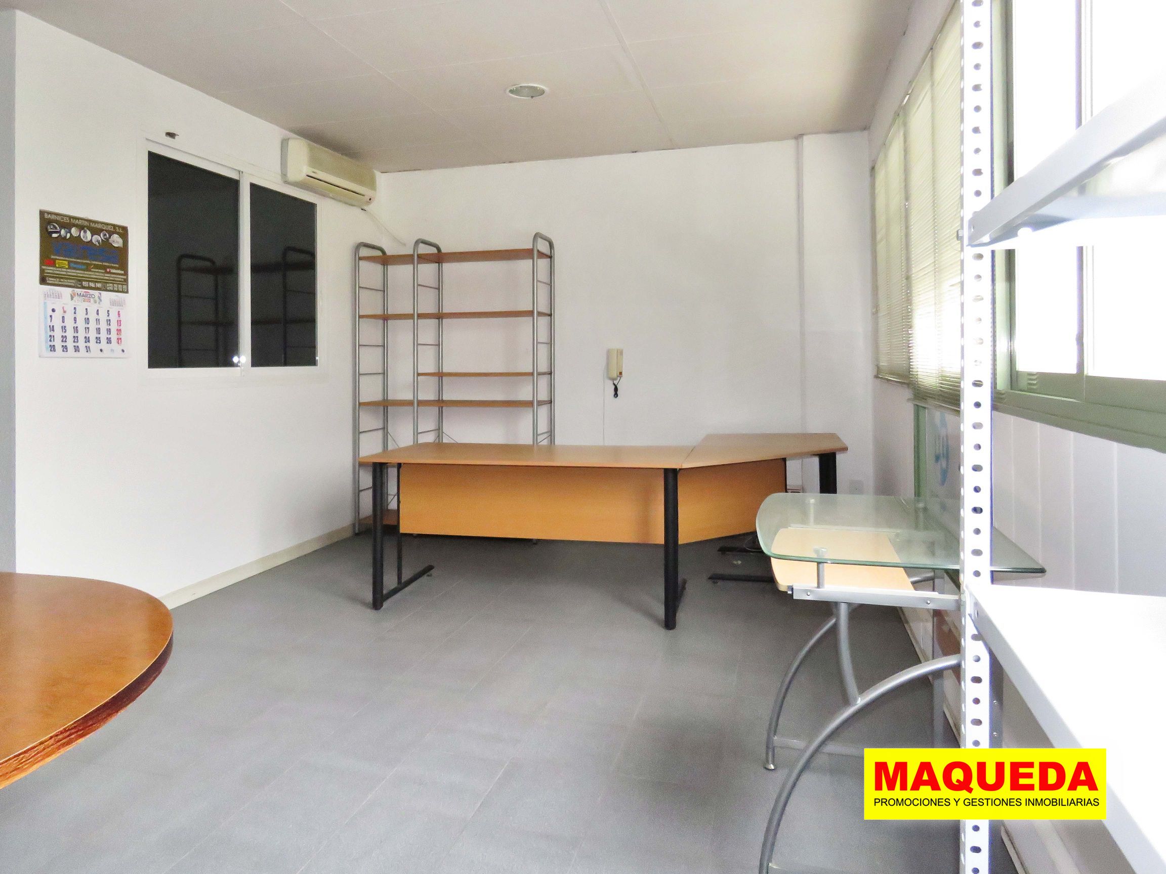 Oficina en la entreplanta de la nave en venta en Alcorcón