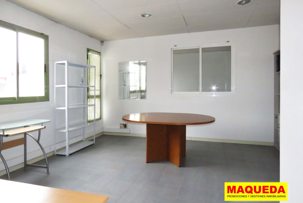 Oficina en la entreplanta de la nave en venta en Alcorcón
