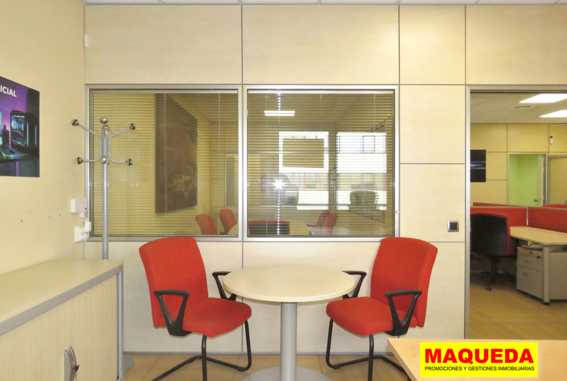 Despacho amueblado en oficina en calle Gamonal de Madrid