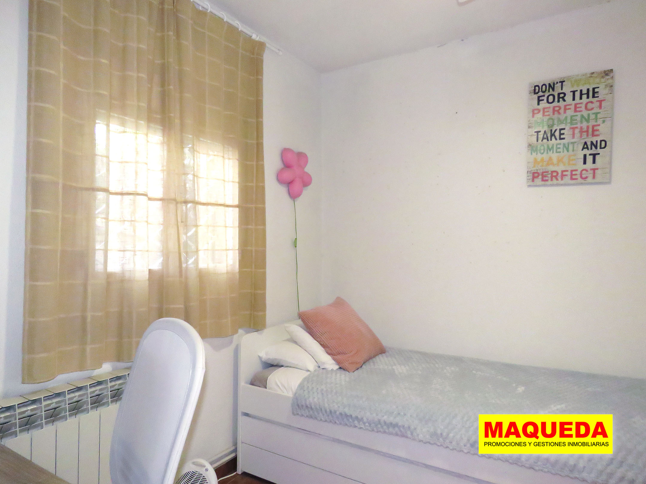 Dormitorio del chalet con cama nido