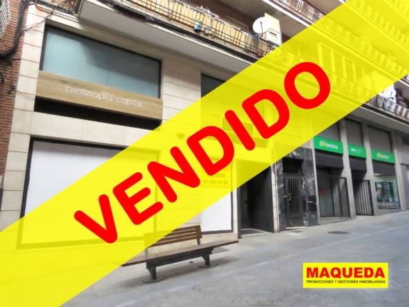 Fachada del local en venta en calle Aragón, en el centro de Alcorcón con etiqueta de VENDIDO