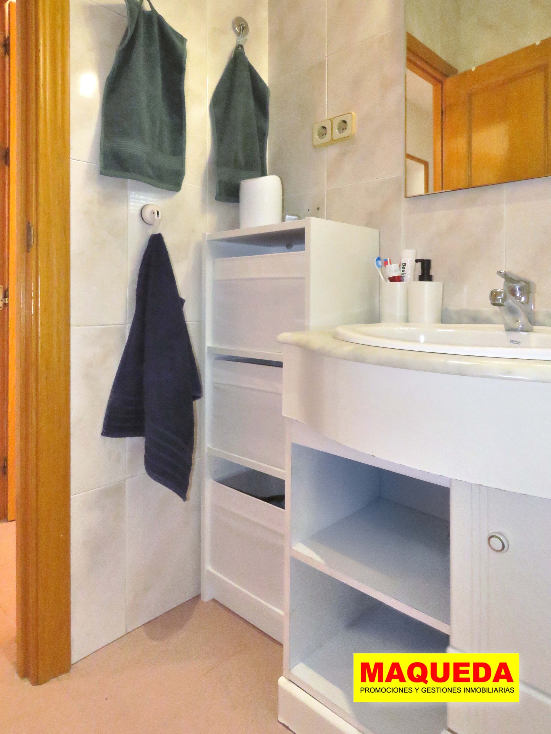 Baño del chalet con plato de ducha