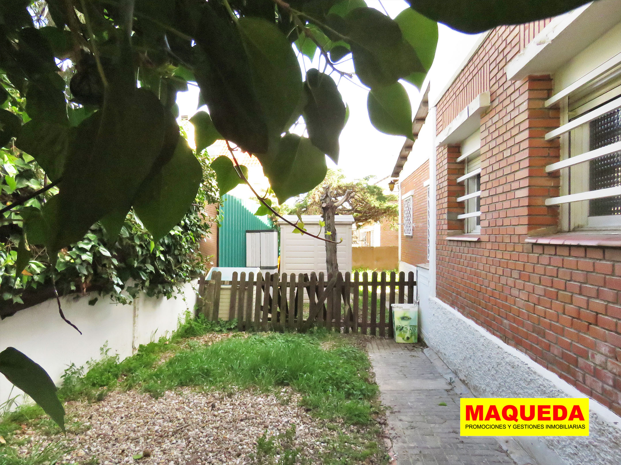 Jardín trasero de la casa en venta en Majadahonda