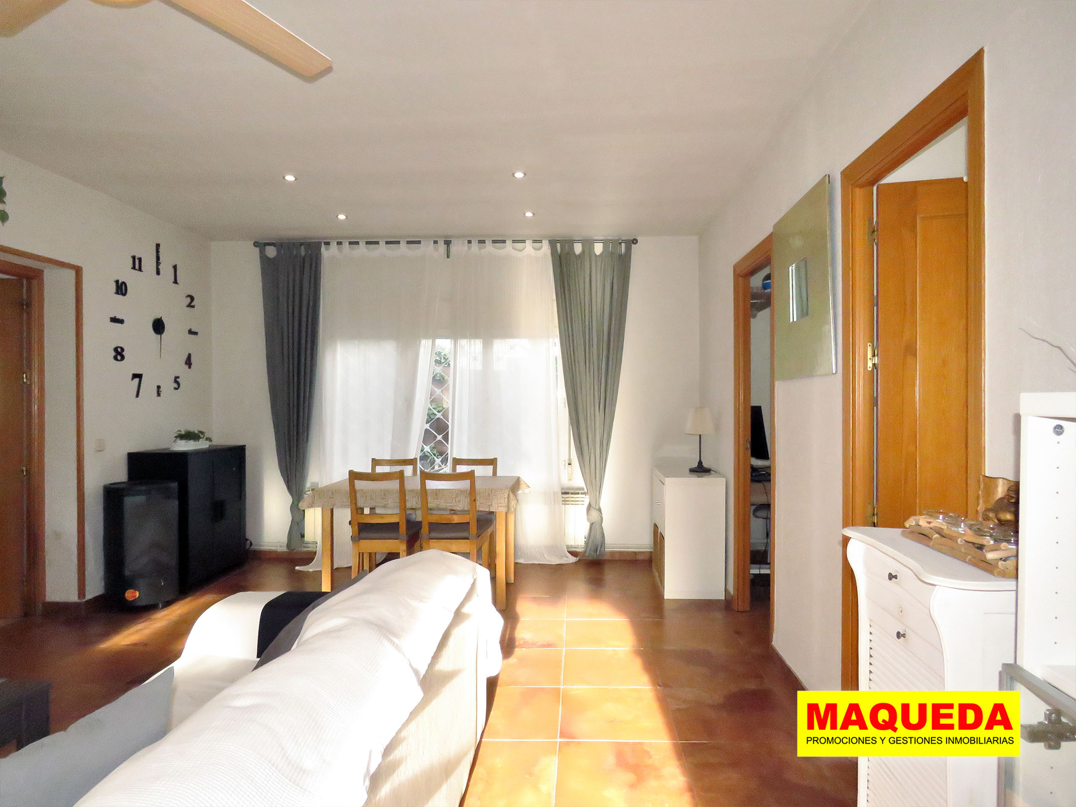 Acceso al chalet en venta en Majadahonda