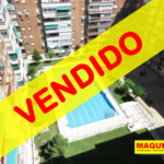 Foto de la piscina de la urbanización Parque Guadalquivir en Alcorcón con etiqueta de VENDIDO