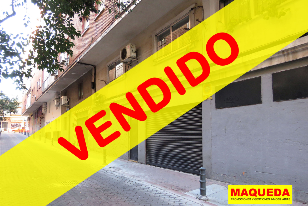 Fachada del local en venta en el centro de Alcorcón - Polvoranca con etiqueta de VENDIDO
